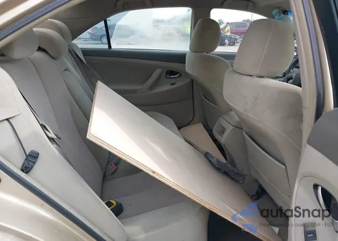 2010 Toyota Camry Le z USA, uszkodzony, nr VIN 4T4BF3EK9AR054735